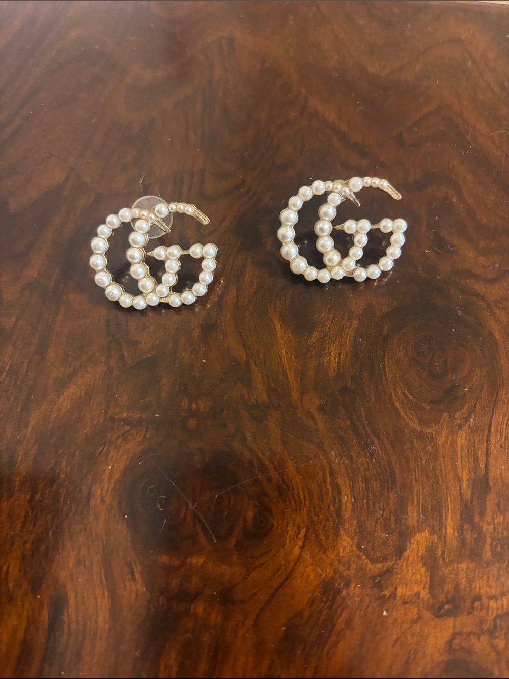 GG earrings